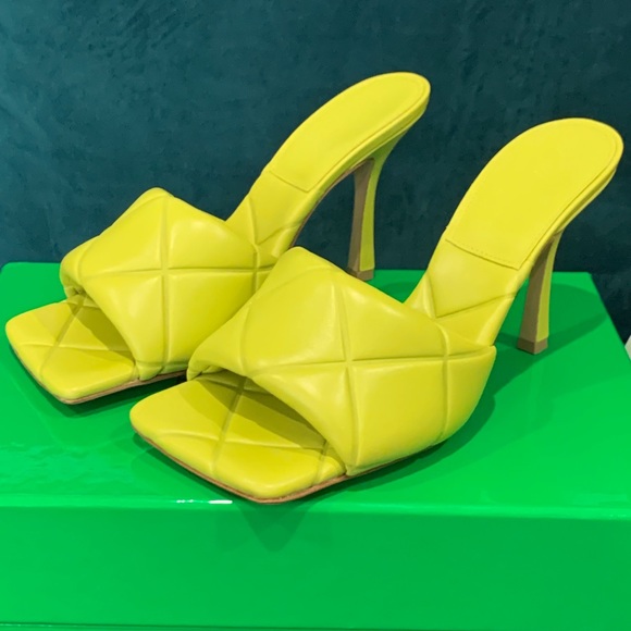 SOLD- Bottega Veneta Sandals Size 39.5 - Picture 1 of 5